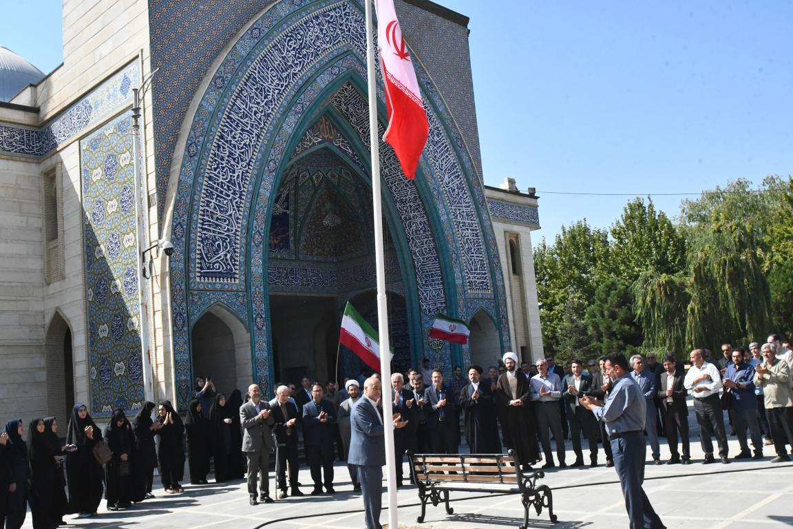 مراسم اهتزاز پرچم جمهوری اسلامی ایران در دانشگاه ارومیه همزمان با سراسر کشور به مناسبت آغاز سال تحصیلی جدید