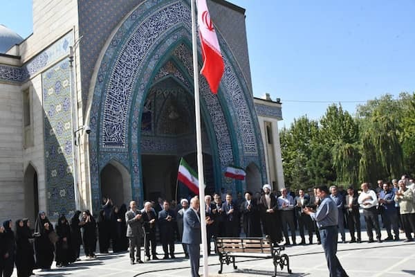 مراسم اهتزاز پرچم جمهوری اسلامی ایران در دانشگاه ارومیه همزمان با سراسر کشور به مناسبت آغاز سال تحصیلی جدید