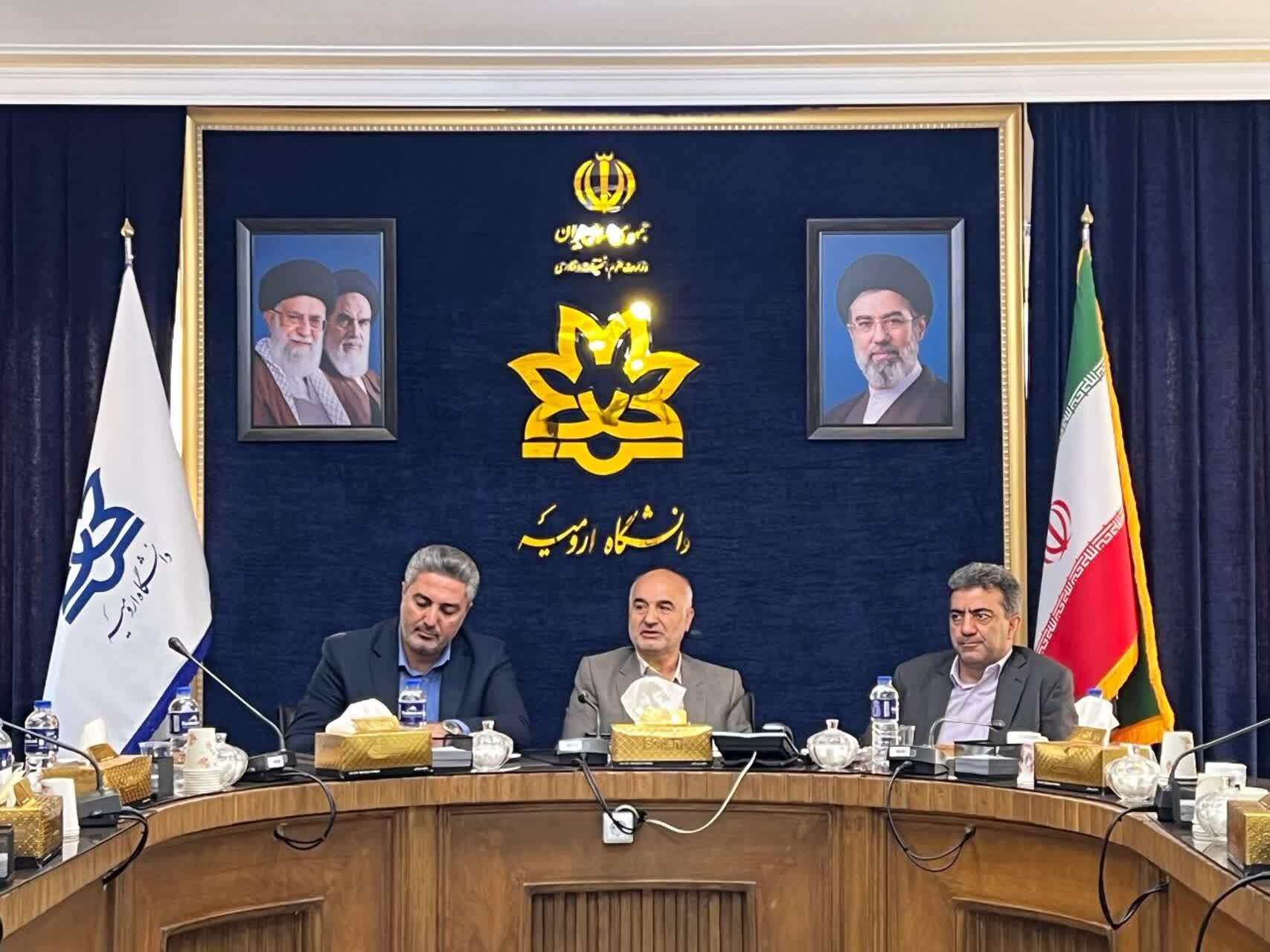 نشست شورای علمی اندیشکده حکمرانی و قانون‌گذاری در آذربایجان‌غربی با نماینده مردم ارومیه در مجلس برگزار شد