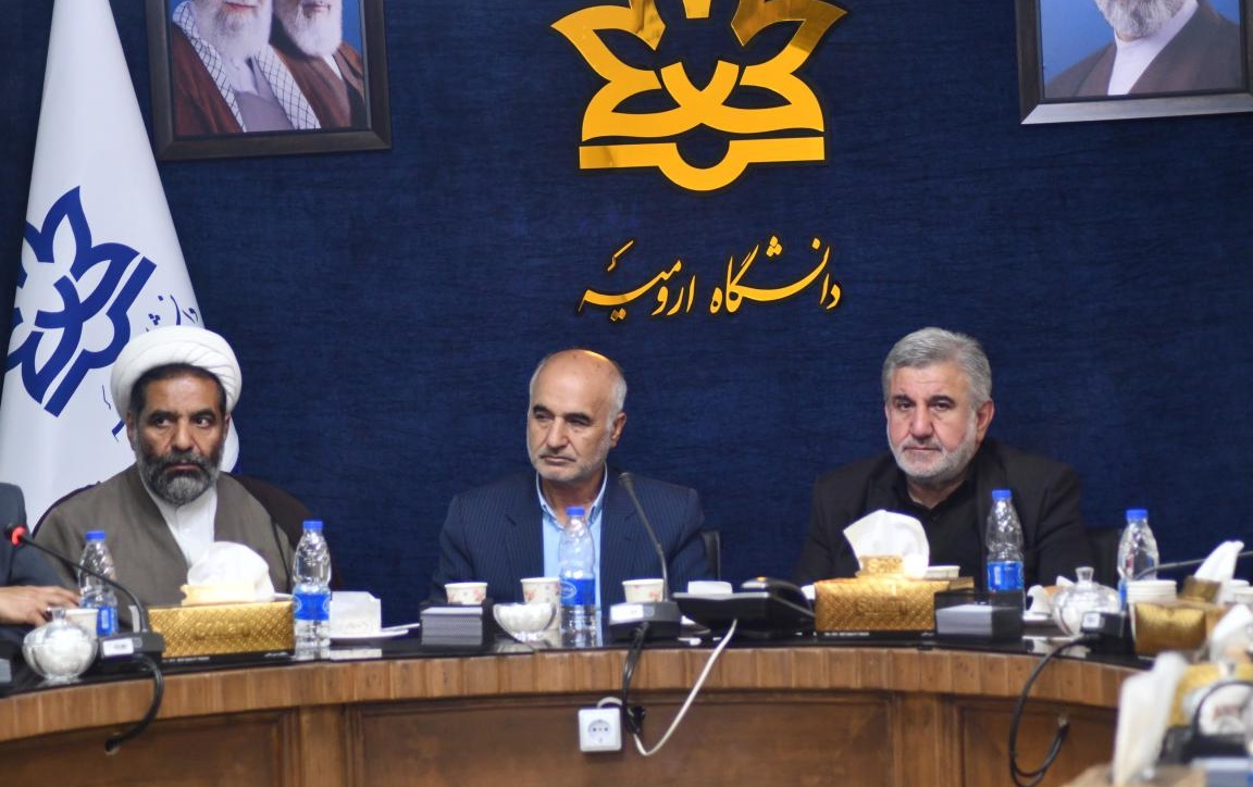 نشست رئیس بسیح اساتید کشور روسای دانشگاه های استان