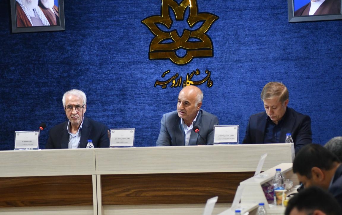 دکتر رضازاد کارگروه آموزش عالی استان آذربایجان غربی تأکید کرد: ضرورت حرکت سوی دانشگاههای «مسئلهمحور» اصلاح رشتههای تحصیلی بر اساس نیاز بازار کار