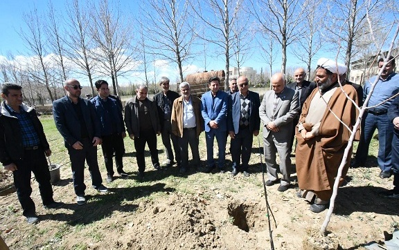 غرس نهال محوطه دانشگاه یاد شهدای جنگ رمضان