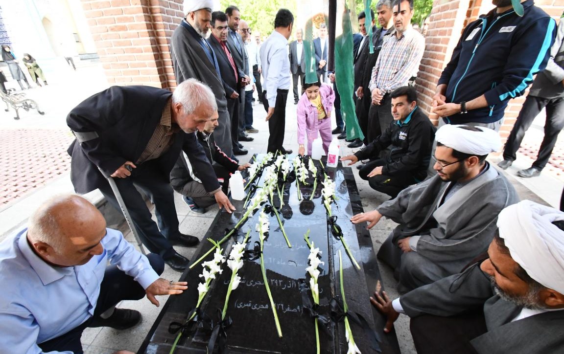 همایش بزرگ پیاده روی همکاران غبار روبی مزار شهدای گمنام دانشگاه ارومیه بمناسبت سالروز آزاد سازی خرمشهر