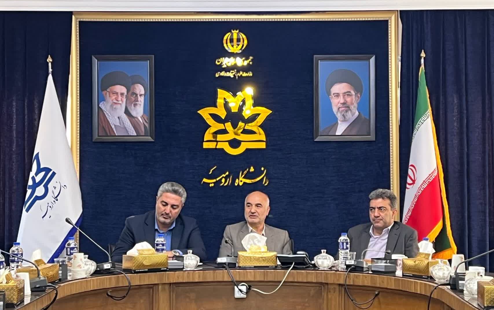 نشست شورای علمی اندیشکده حکمرانی قانون‌گذاری آذربایجان‌غربی نماینده مردم ارومیه مجلس برگزار شد